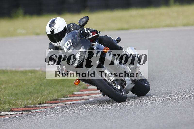 /Archiv-2025/09 22.04.2025 Cornu Master School ADR/gruen-vert/14